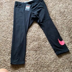 Brand New Nike capri leggings Lg